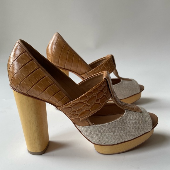 Tory Burch Shoes - Tory Burch brand new wooden heel platform shoe in linen, brown leather. Size 7.5
